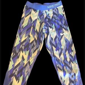 Nike Pro Youth Capri Leggings Like New